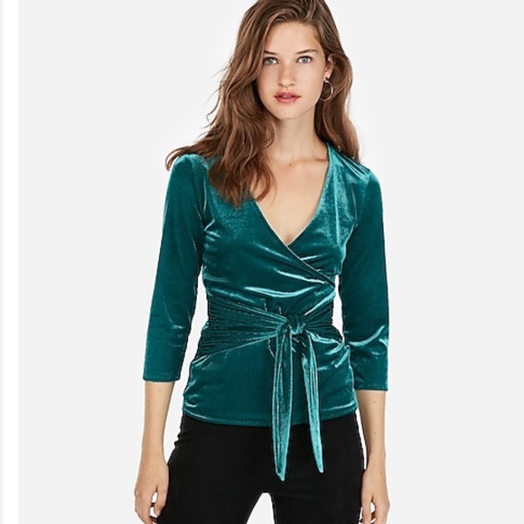 Express Tops - New express top with tags